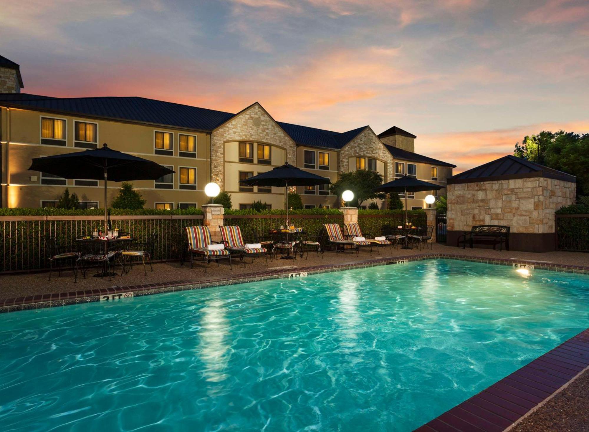 Best Western Plus Lewisville Flower Mound Exterior foto